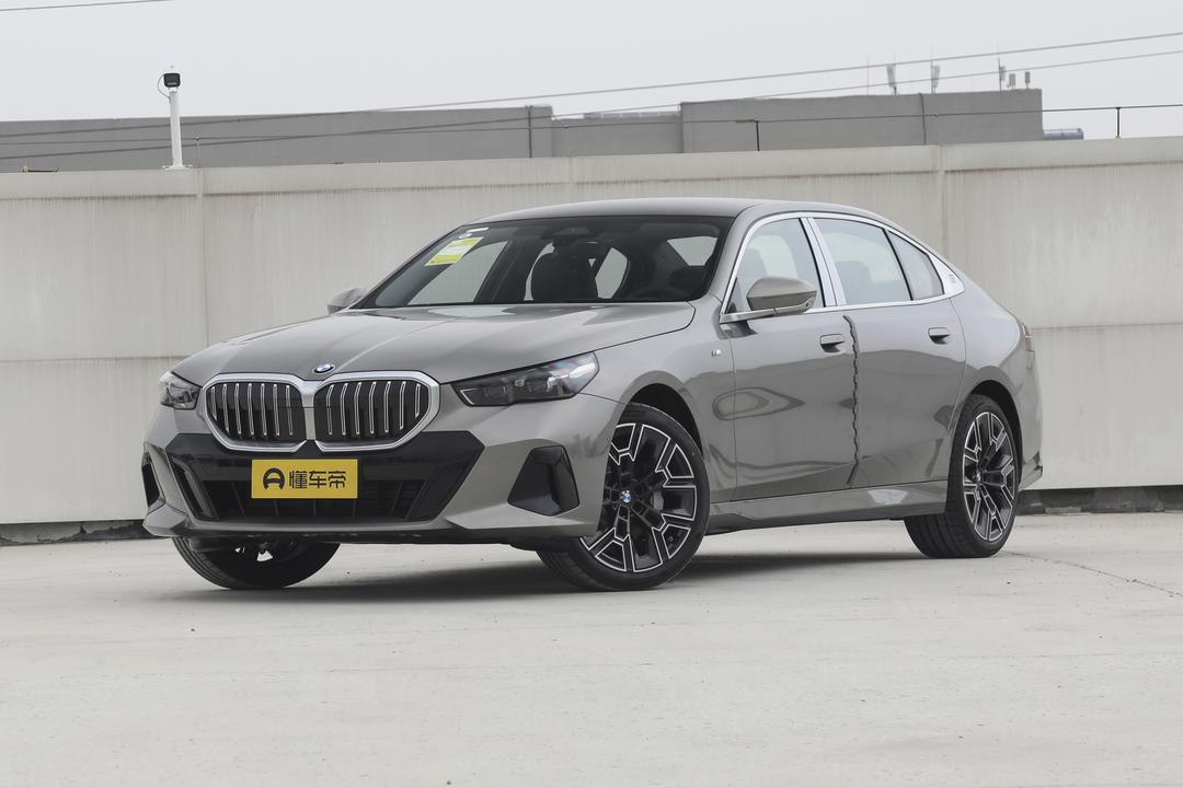 BMW 5 Series 2026, фото 1
