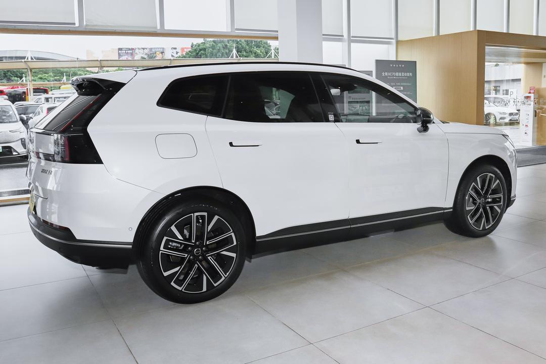 Volvo XC70 2026, фото 8