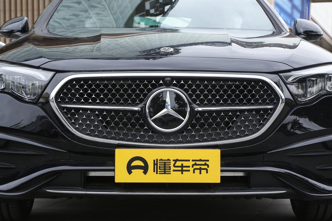 Mercedes-Benz E-Class 2026, фото 10