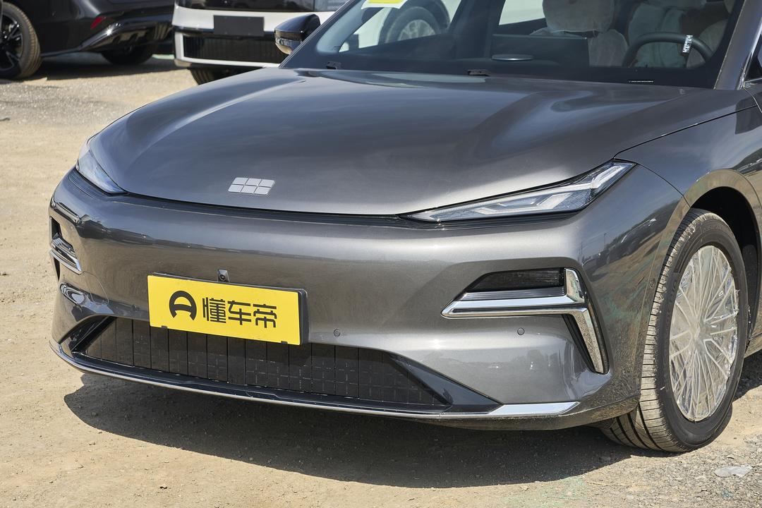 Geely Starlight 8 PHEV 2026, фото 9