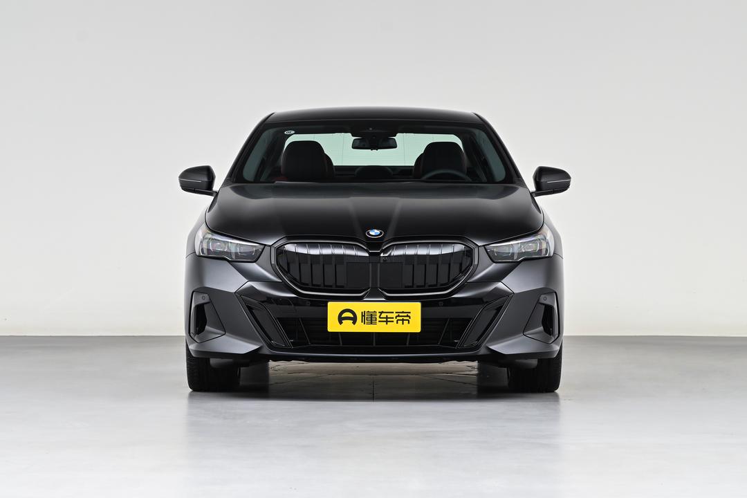 BMW 5 Series 2026, фото 2