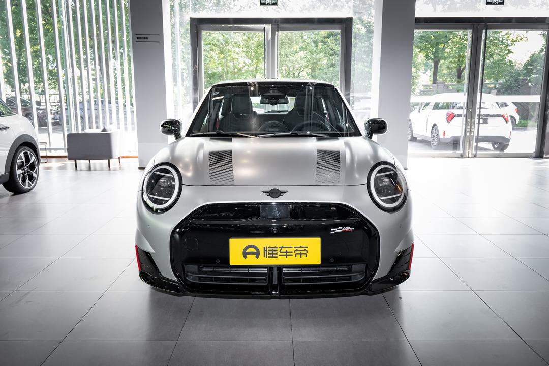 MINI JCW EV 2026, фото 2