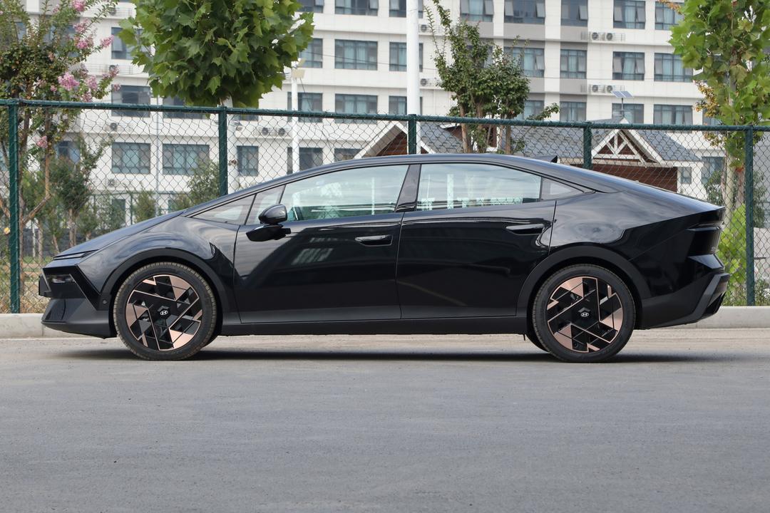 Hyundai IONIQ V 2026, фото 4