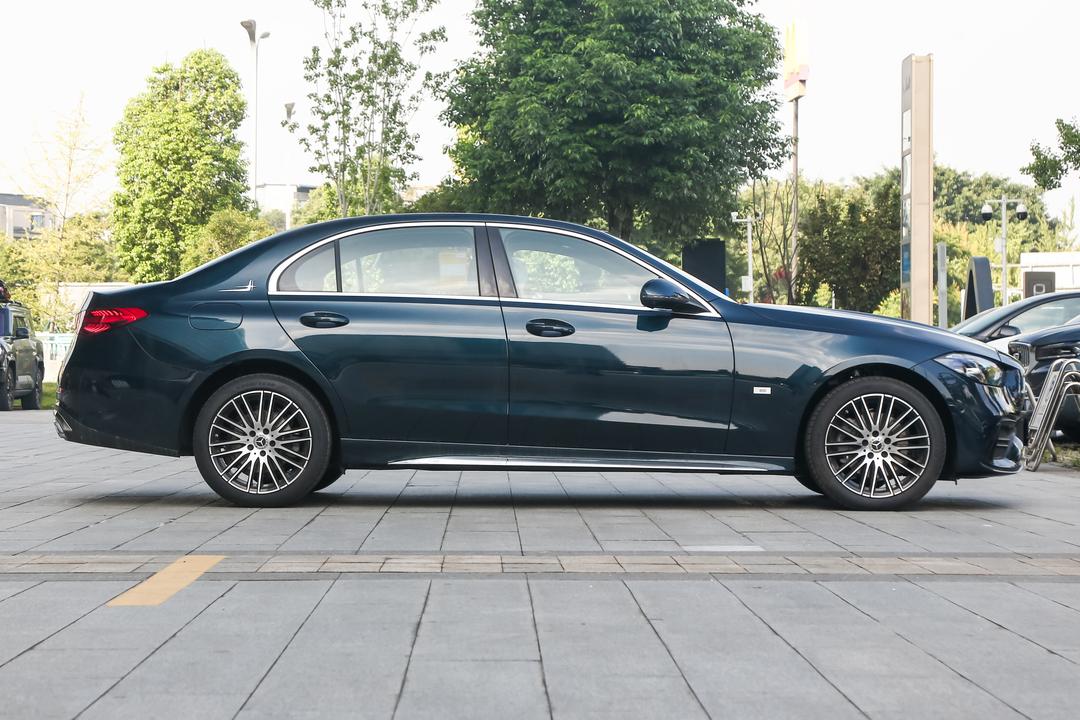 Mercedes-Benz C-Class 2026, фото 8