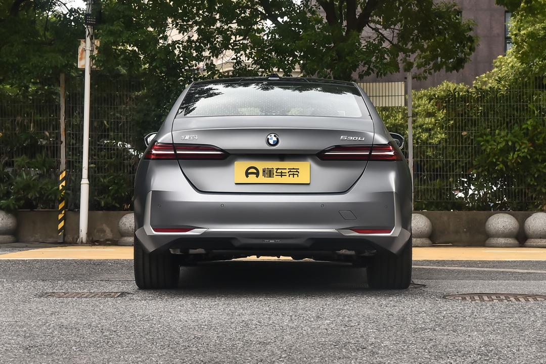 BMW 5 Series 2026, фото 6
