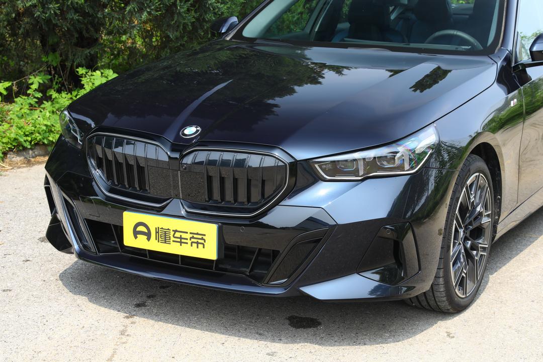 BMW 5 Series 2026, фото 9
