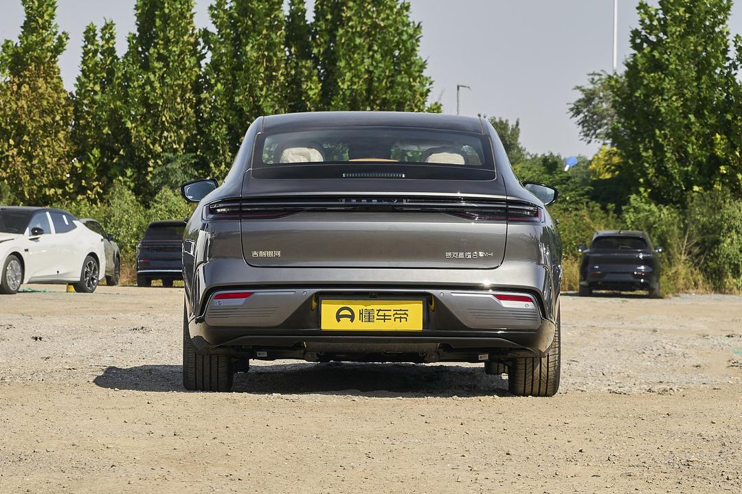 Geely Starlight 8 PHEV 2026, фото 6