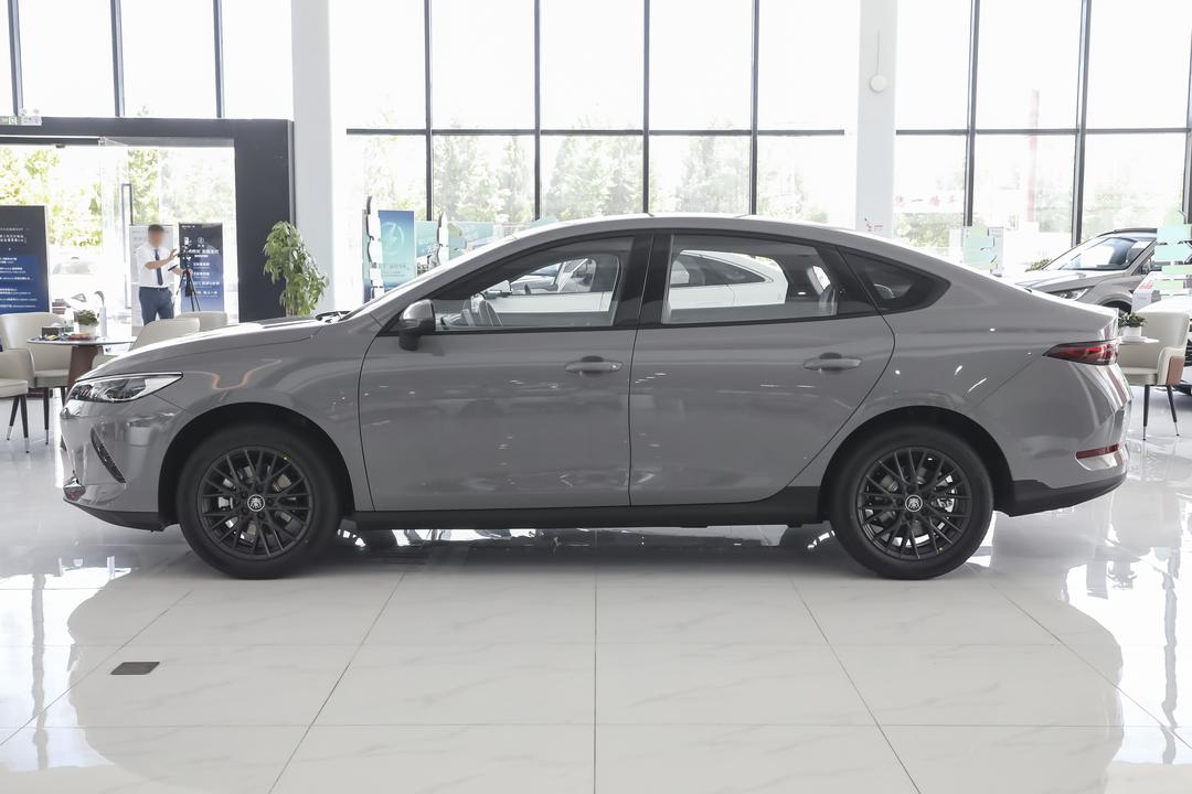 BYD Qin PLUS EV 2026, фото 4