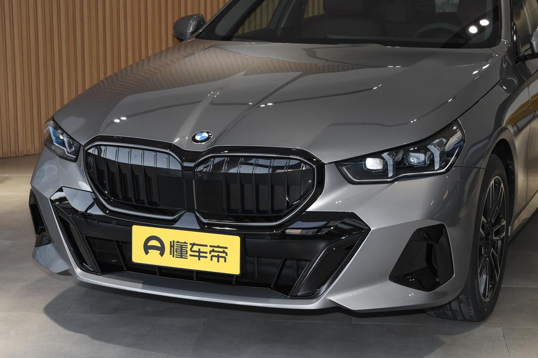 BMW 5 Series 2026, фото 9