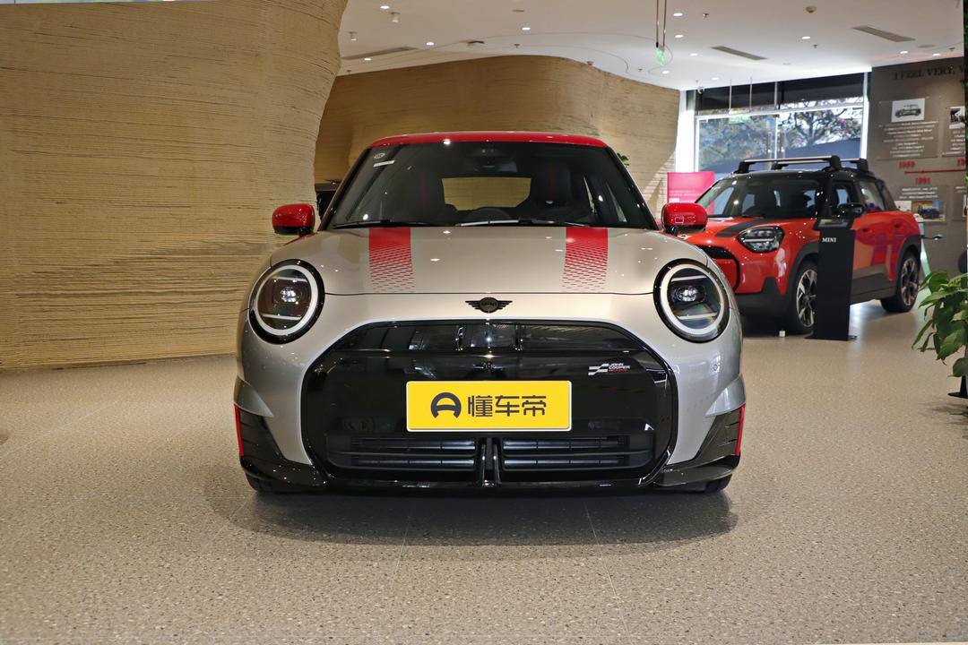 MINI JCW EV 2026, фото 2