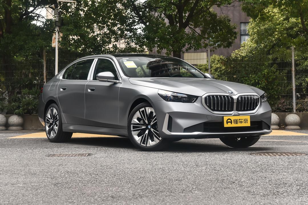 BMW 5 Series 2026, фото 3