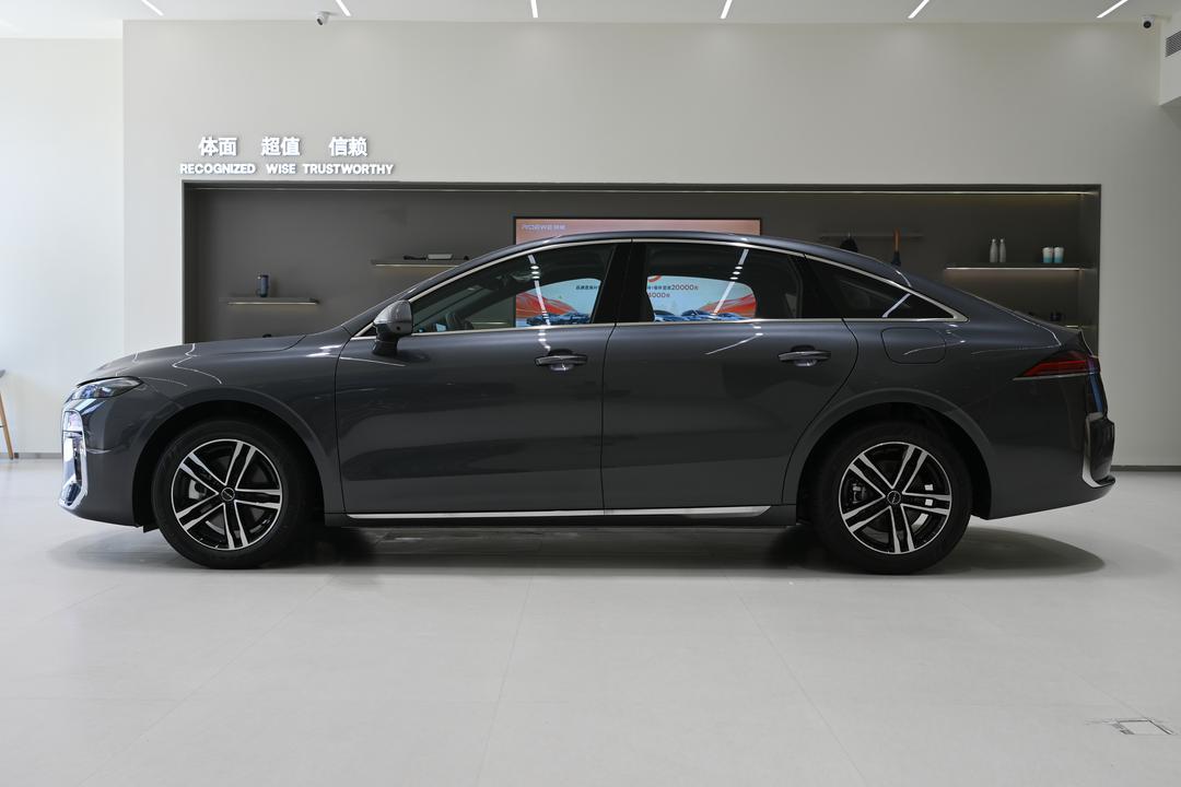 Roewe M7 DMH 2026, фото 4