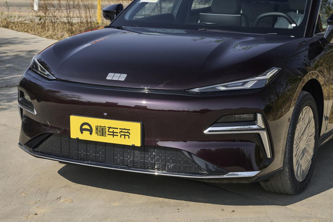Geely Starlight 8 PHEV 2026, фото 9