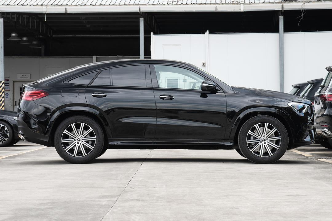 Mercedes-Benz GLE Coupe 2026, фото 8