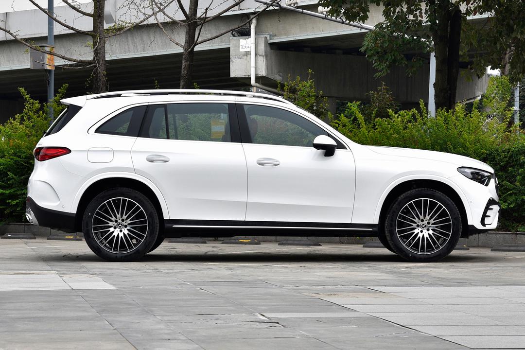 Mercedes-Benz GLC-Class 2026, фото 8