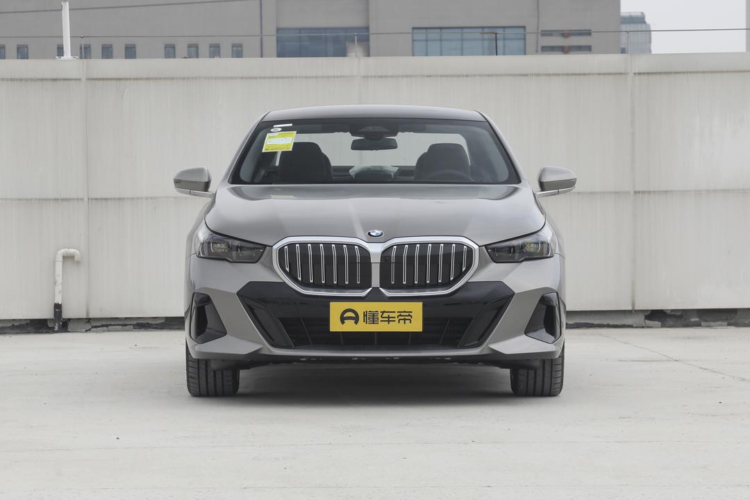 BMW 5 Series 2026, фото 2