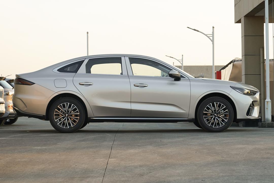 Geely Emgrand 2026, фото 8