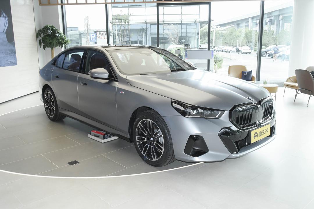 BMW 5 Series 2026, фото 3