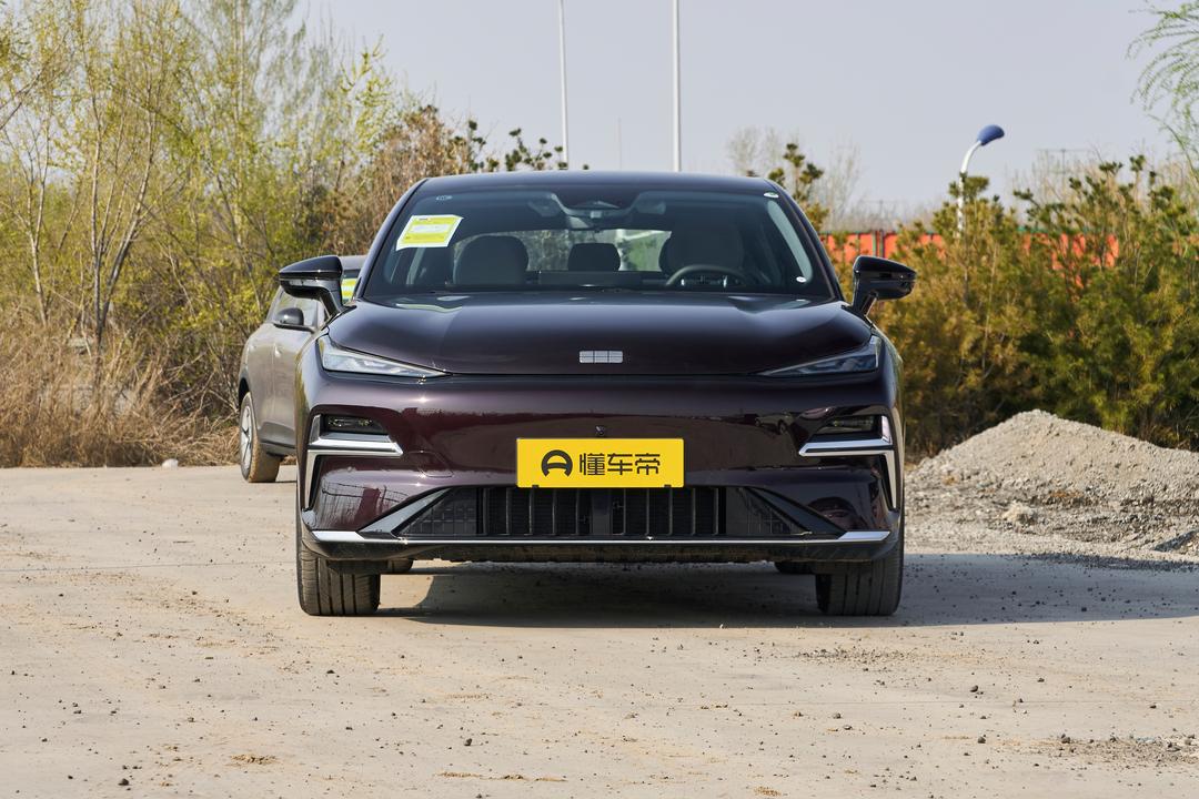 Geely Starlight 8 PHEV 2026, фото 2