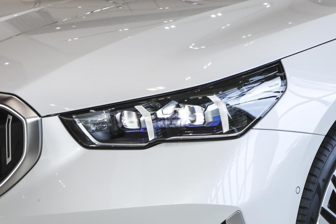 BMW 5 Series 2026, фото 13