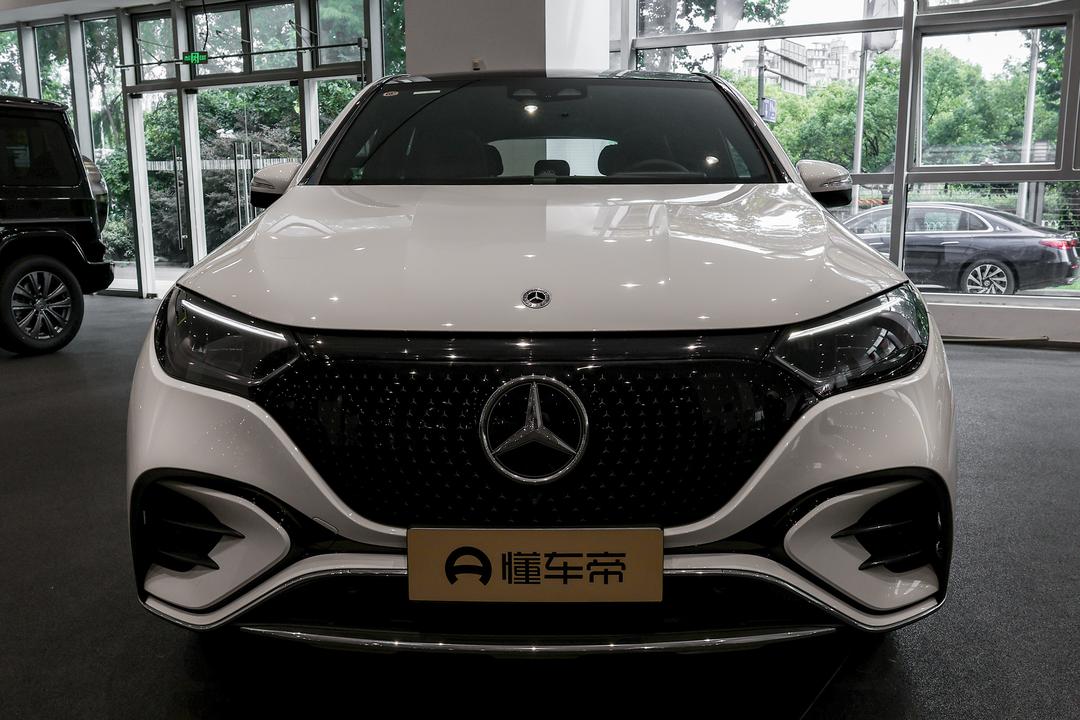 Mercedes-Benz EQE SUV 2026, фото 12