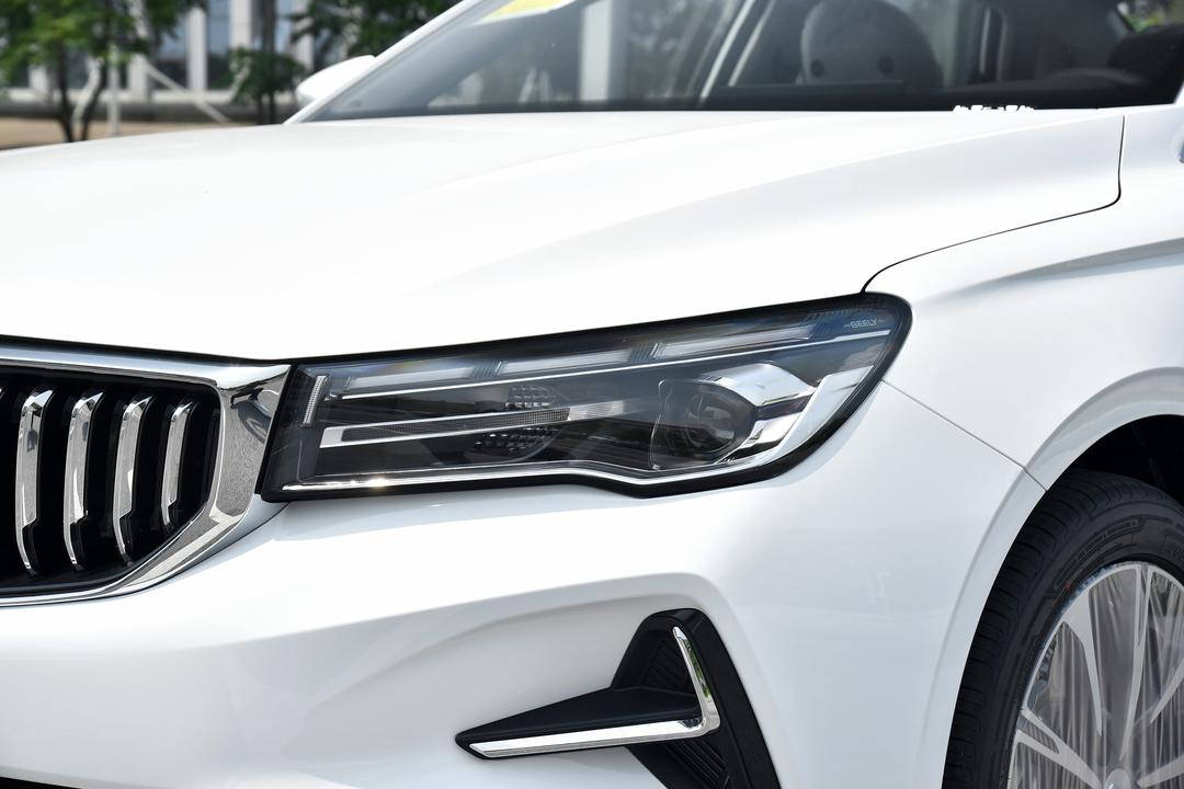 Geely Emgrand 2026, фото 13