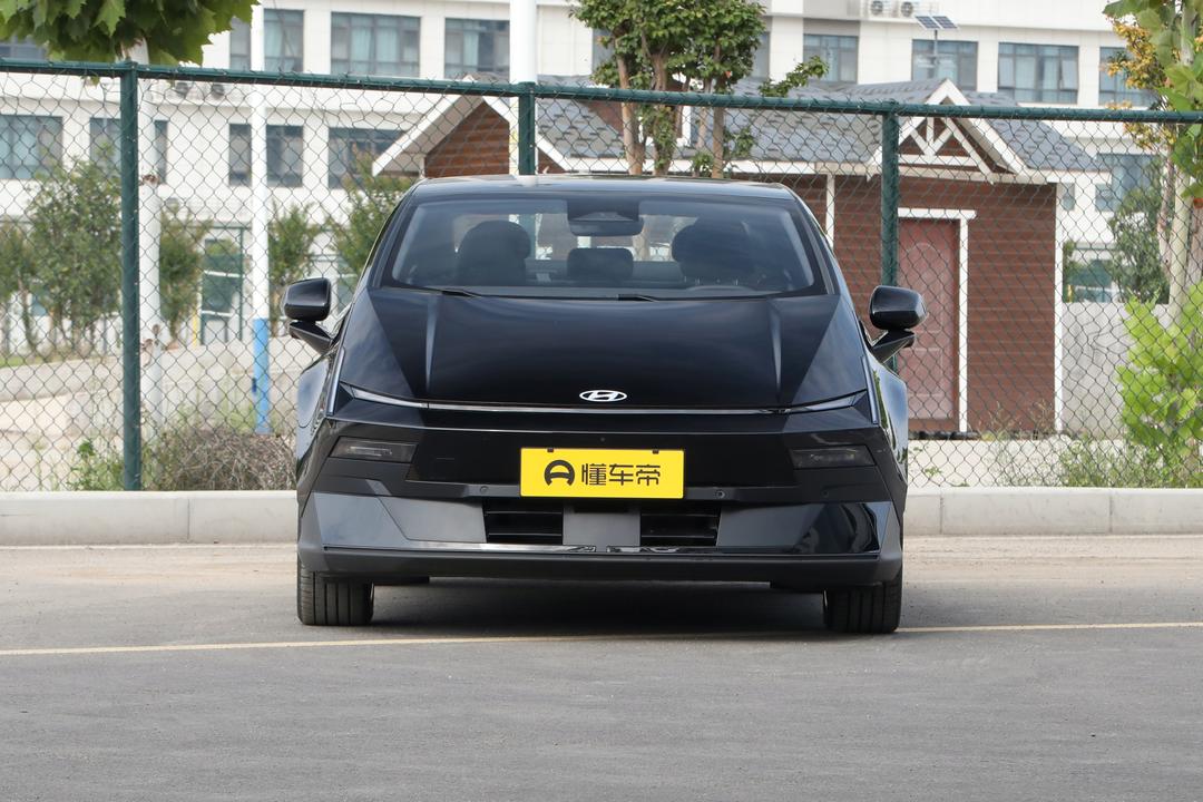 Hyundai IONIQ V 2026, фото 2