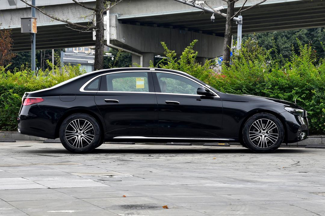 Mercedes-Benz E-Class 2026, фото 8