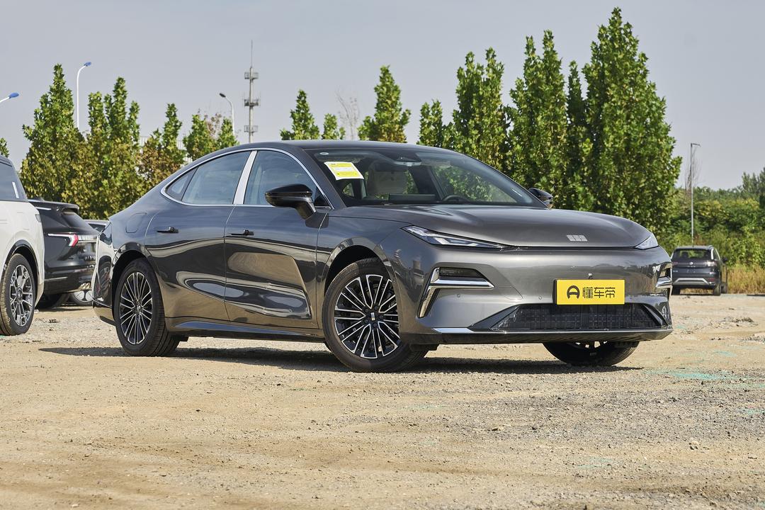 Geely Starlight 8 PHEV 2026, фото 3