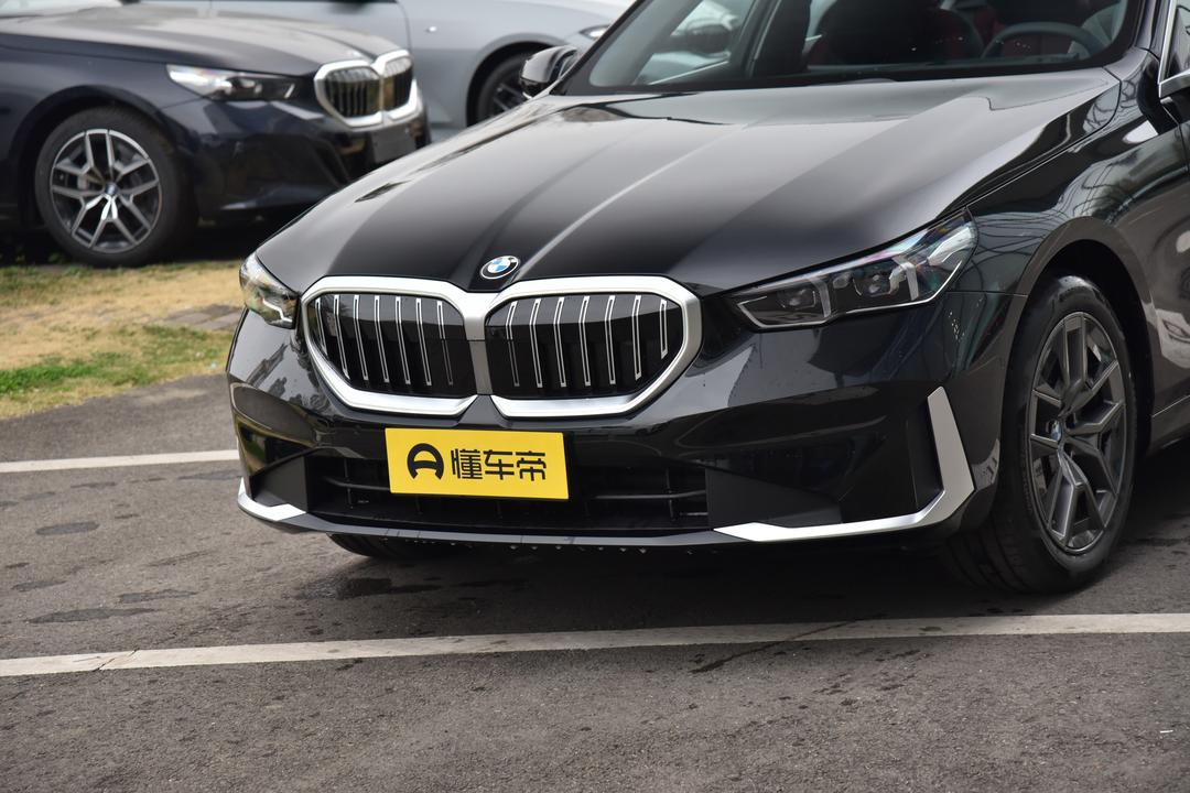 BMW 5 Series 2026, фото 9
