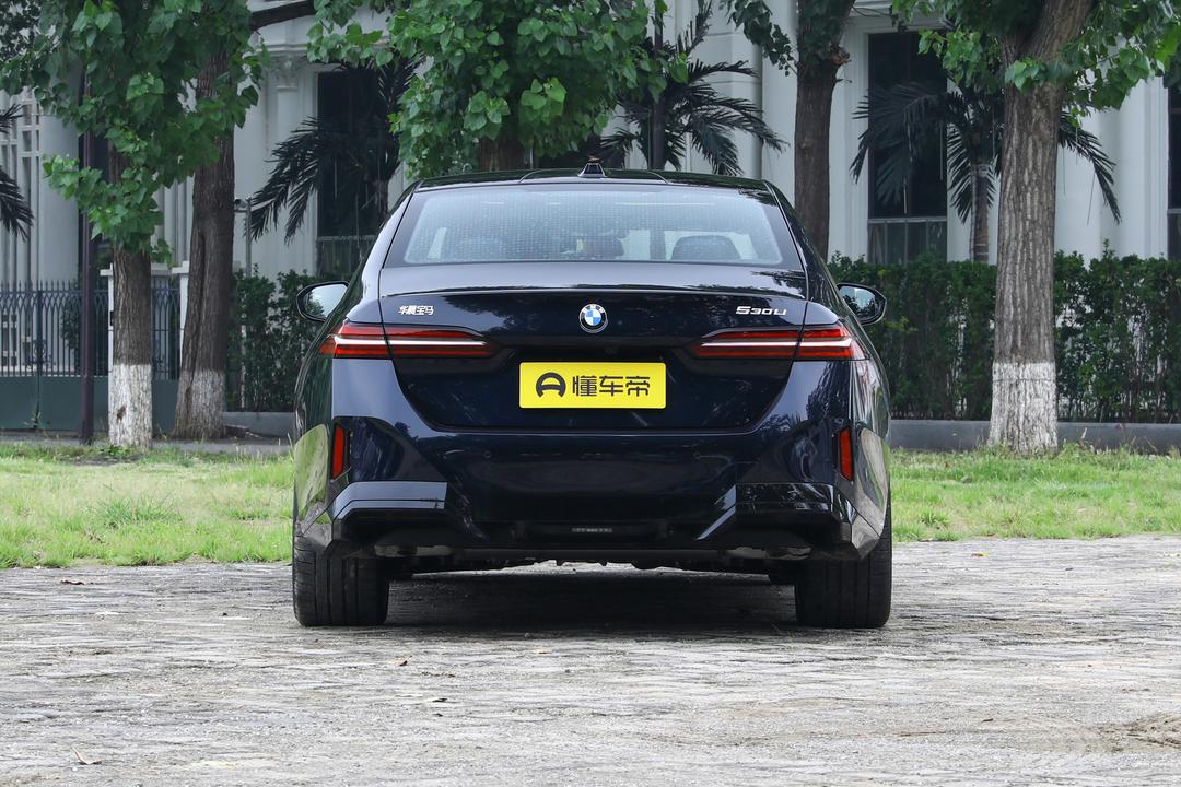 BMW 5 Series 2026, фото 6