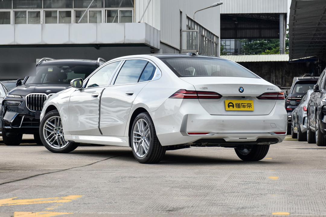 BMW 5 Series 2026, фото 5