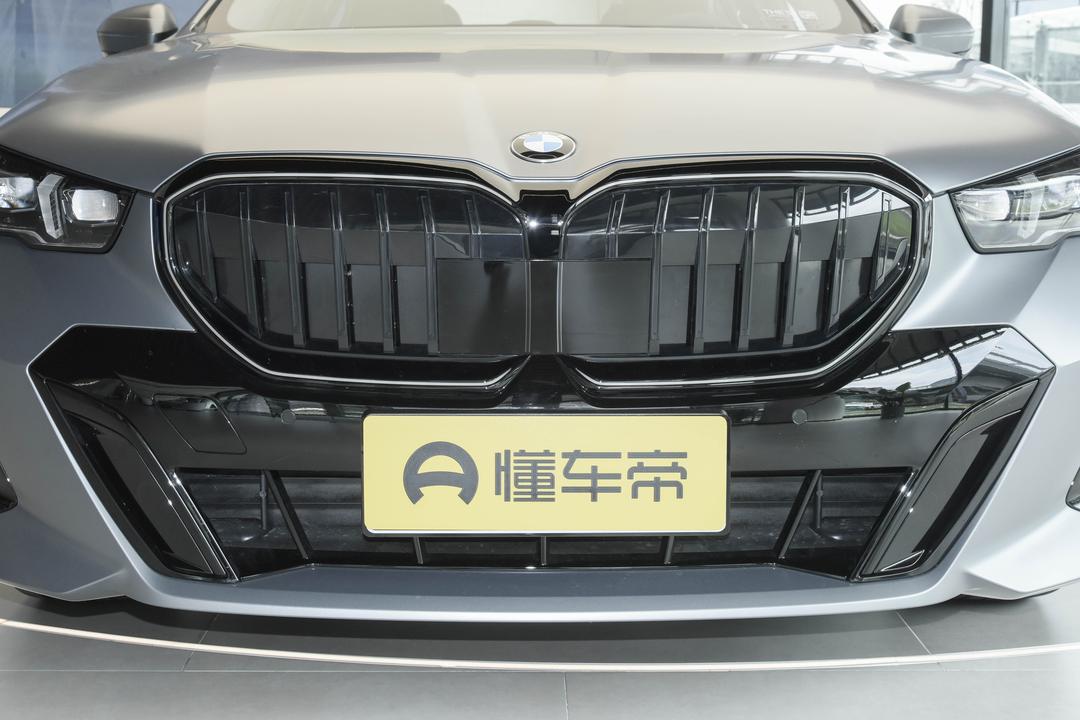 BMW 5 Series 2026, фото 10