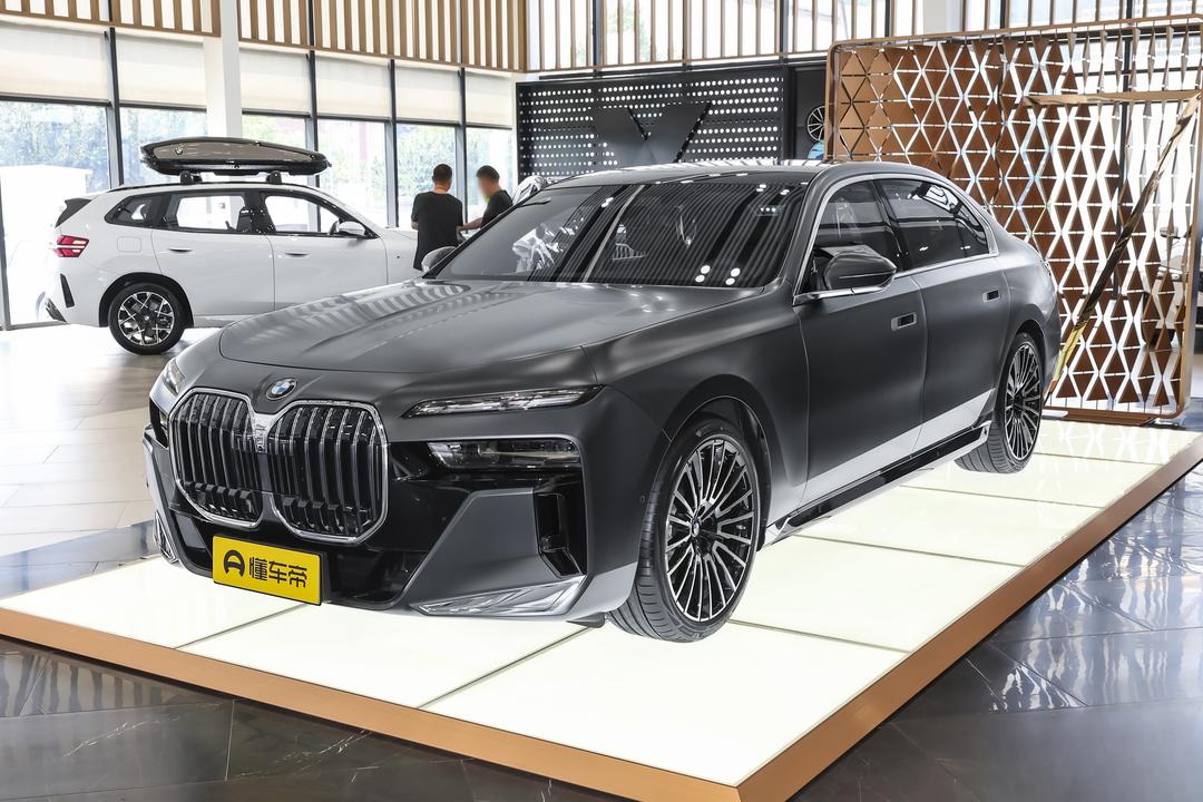 BMW 7-Series 2026, фото 1