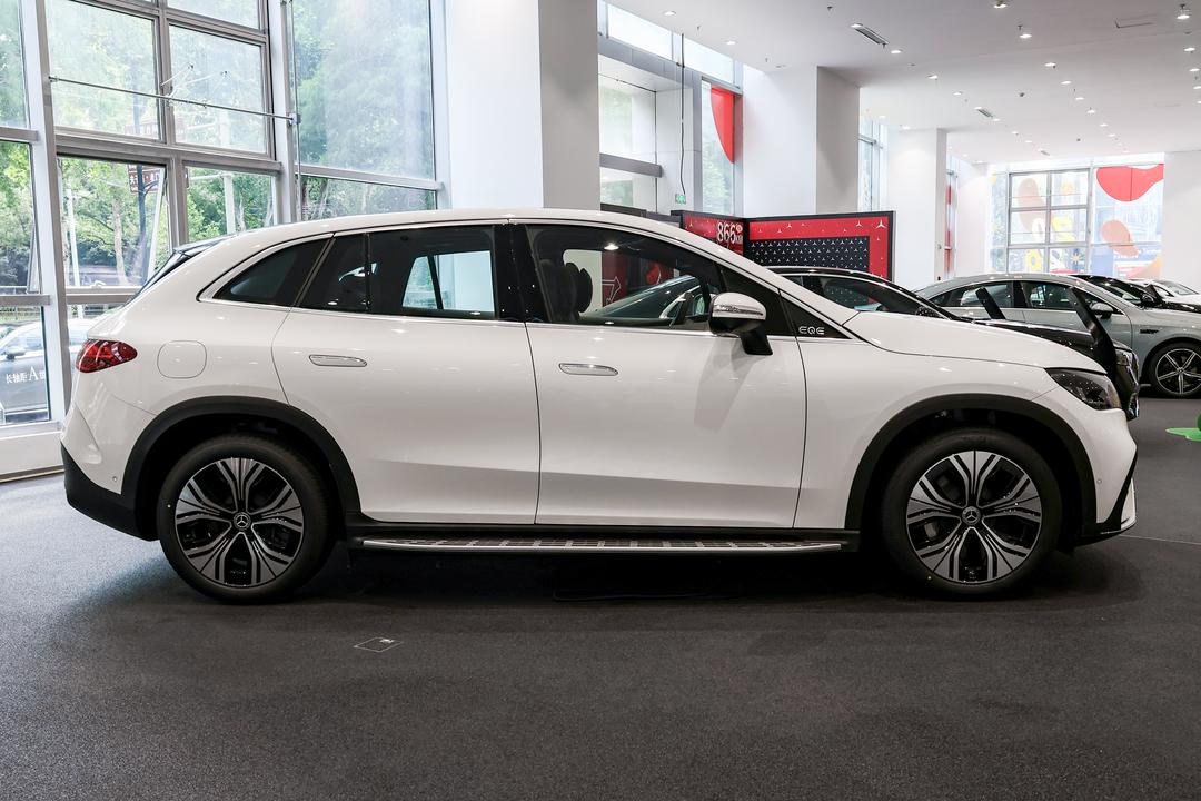 Mercedes-Benz EQE SUV 2026, фото 8