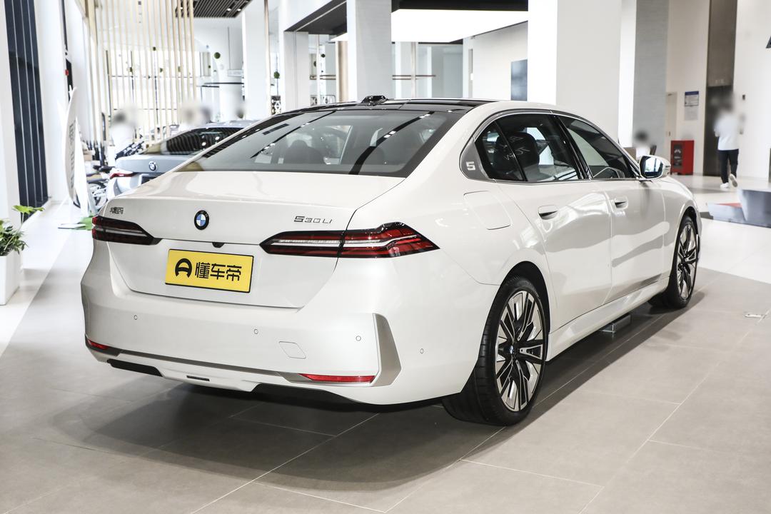 BMW 5 Series 2026, фото 6