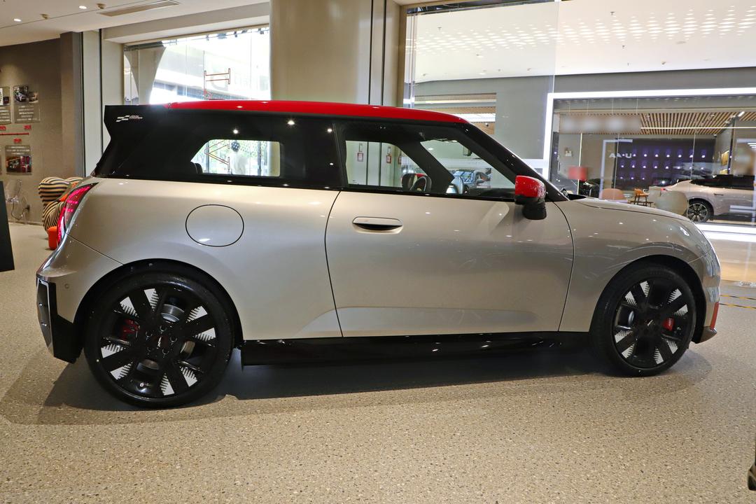 MINI JCW EV 2026, фото 8