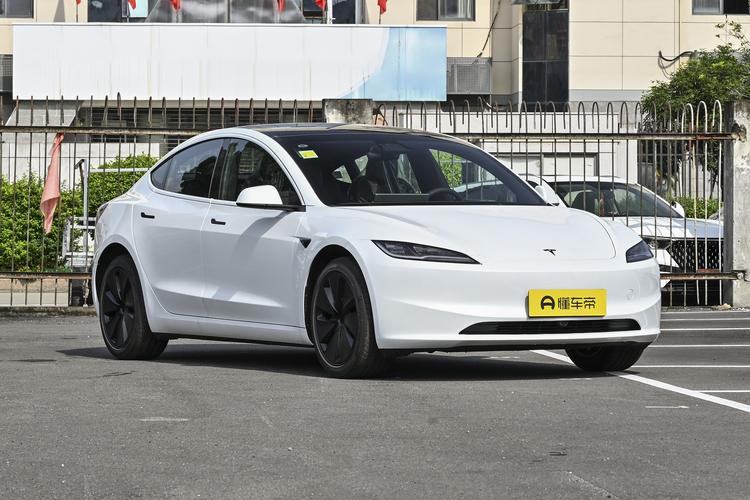 Tesla Model 3 - фото 3