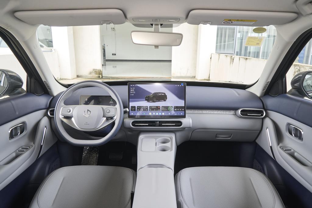 Салон Leapmotor A10 — 2026款 403舒享版
