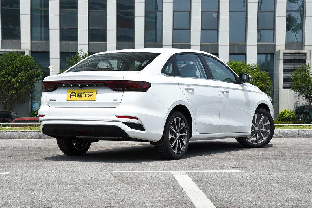 Geely Emgrand 2026, фото 7