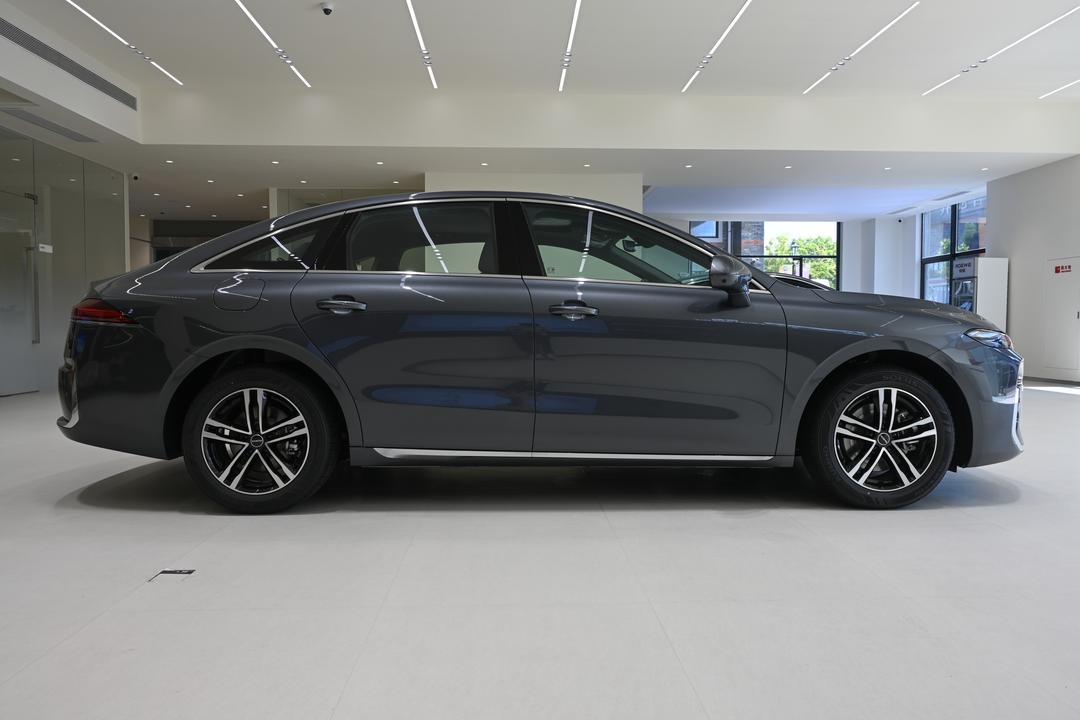 Roewe M7 DMH 2026, фото 8
