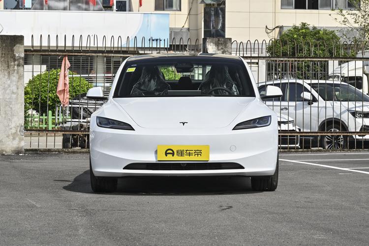 Tesla Model 3 - фото 2