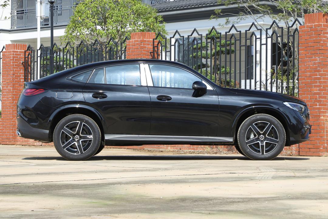 Mercedes-Benz GLC Coupe 2026, фото 8