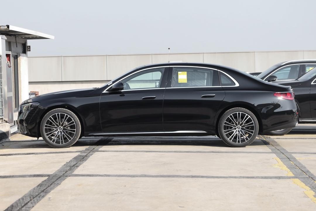 Mercedes-Benz E-Class 2026, фото 4