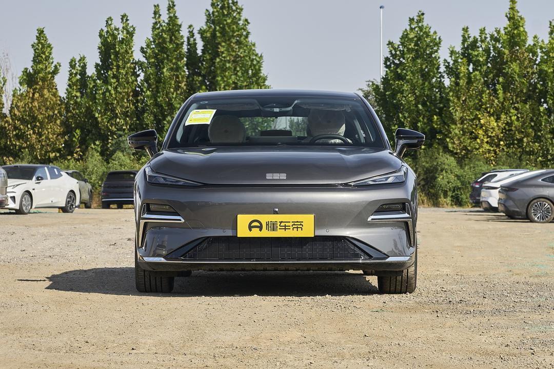 Geely Starlight 8 PHEV 2026, фото 2