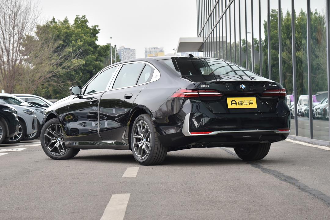 BMW 5 Series 2026, фото 5