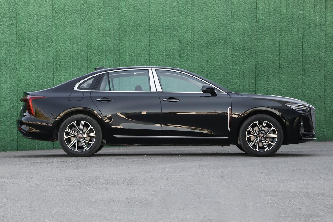 Hongqi H5 PHEV 2026, фото 8