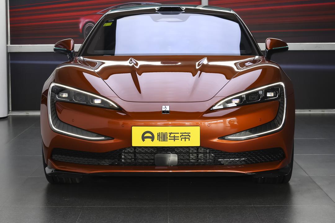 BYD Yangwang U7 EV 2026, фото 12