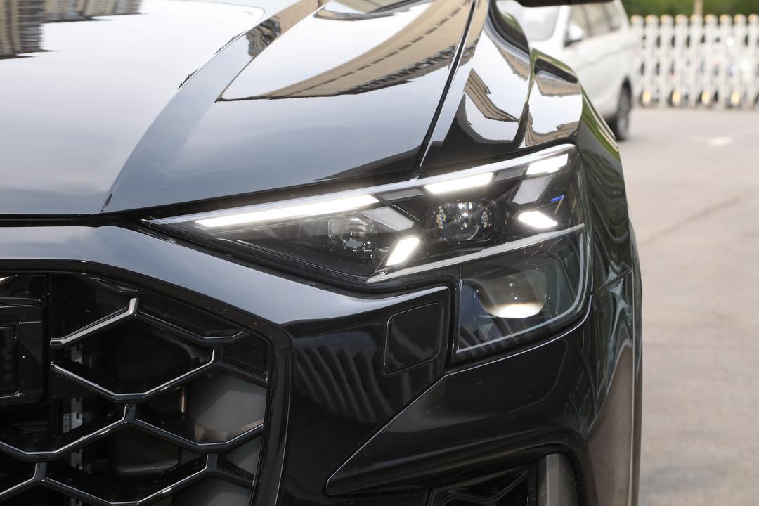 Audi RS Q8 2026, фото 12
