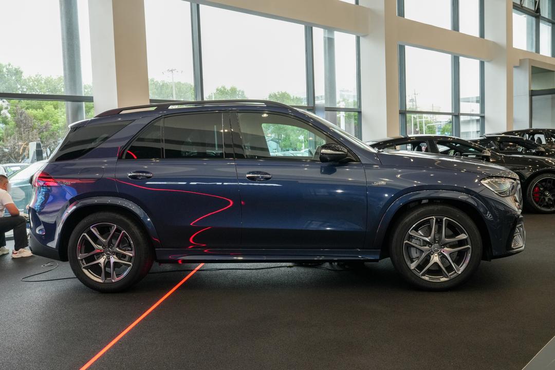 Mercedes-Benz GLE AMG 2026, фото 8